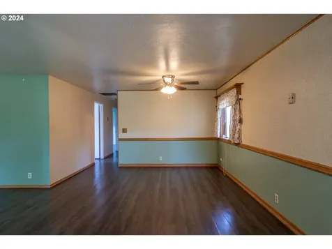 359 E Second Avenue Sutherlin OR 97479
