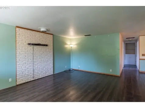 359 E Second Avenue Sutherlin OR 97479