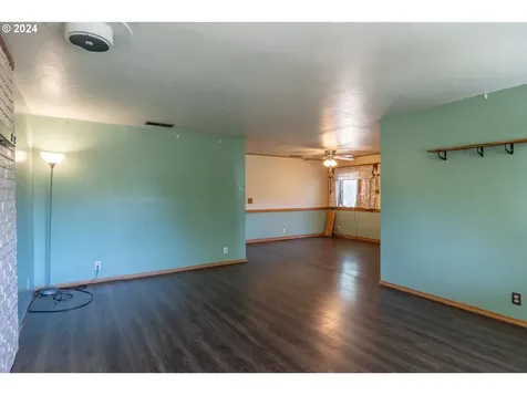 359 E Second Avenue Sutherlin OR 97479