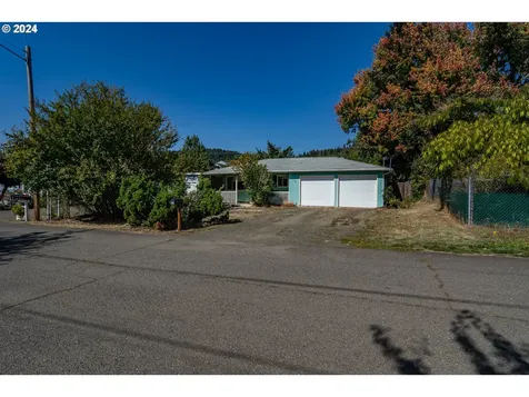 359 E Second Avenue Sutherlin OR 97479