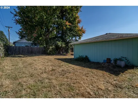 359 E Second Avenue Sutherlin OR 97479