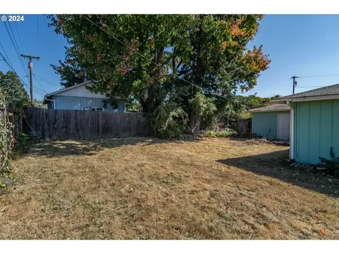 359 E Second Avenue Sutherlin OR 97479