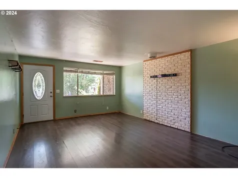359 E Second Avenue Sutherlin OR 97479