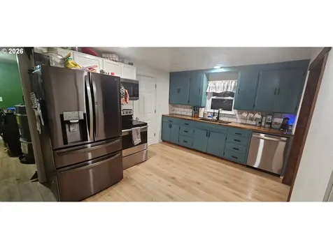 680 S 5th Street Harrisburg OR 97446