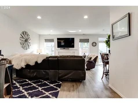 1933 S 59th Street Springfield OR 97478