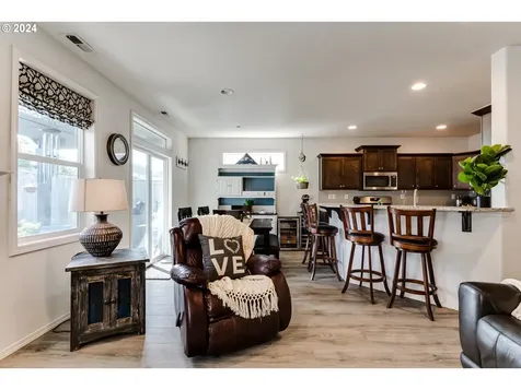 1933 S 59th Street Springfield OR 97478