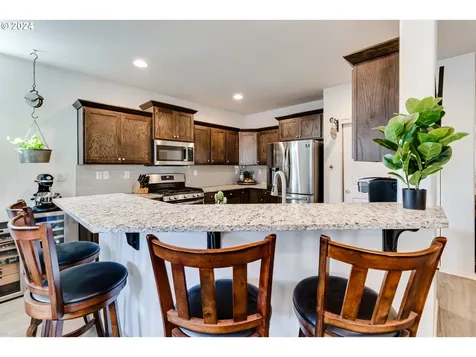 1933 S 59th Street Springfield OR 97478