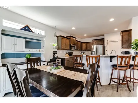 1933 S 59th Street Springfield OR 97478