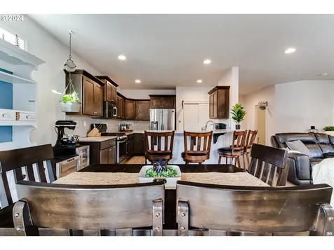 1933 S 59th Street Springfield OR 97478
