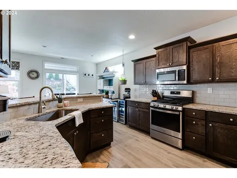 1933 S 59th Street Springfield OR 97478
