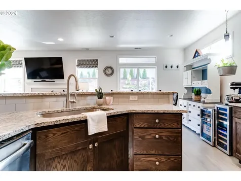 1933 S 59th Street Springfield OR 97478
