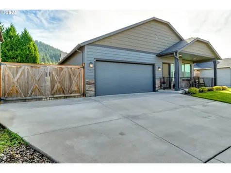 1933 S 59th Street Springfield OR 97478
