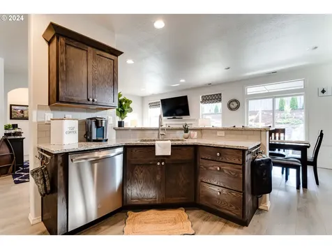 1933 S 59th Street Springfield OR 97478