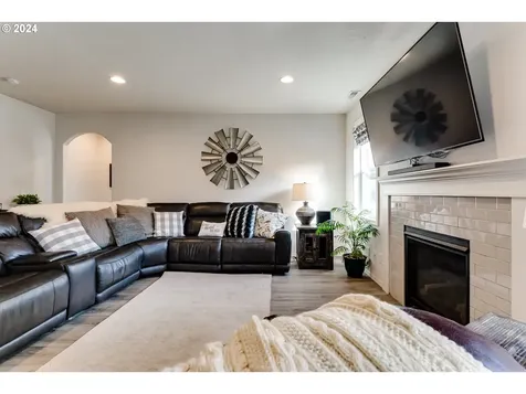 1933 S 59th Street Springfield OR 97478