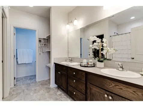 1933 S 59th Street Springfield OR 97478