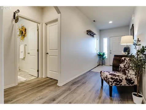 1933 S 59th Street Springfield OR 97478