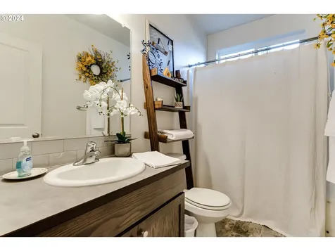 1933 S 59th Street Springfield OR 97478