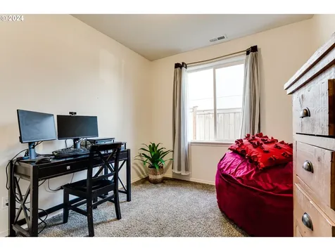 1933 S 59th Street Springfield OR 97478