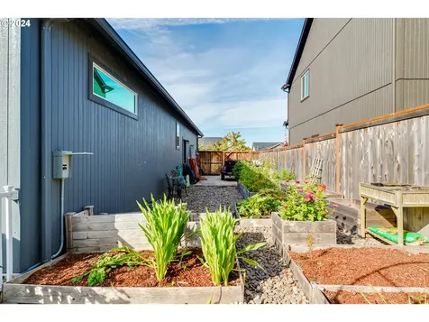 1933 S 59th Street Springfield OR 97478