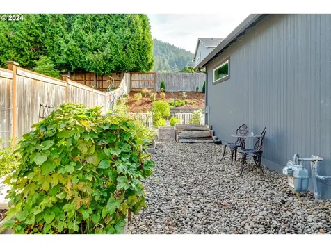 1933 S 59th Street Springfield OR 97478