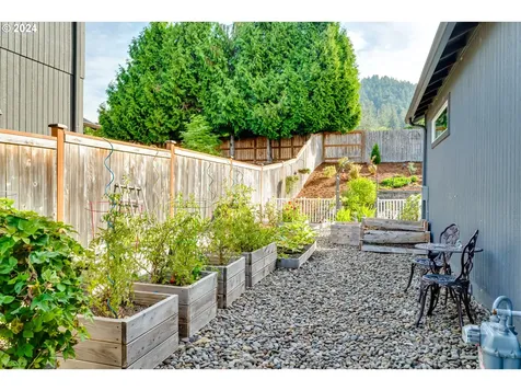 1933 S 59th Street Springfield OR 97478