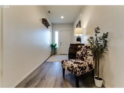 1933 S 59th Street Springfield OR 97478