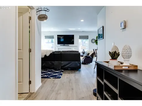 1933 S 59th Street Springfield OR 97478
