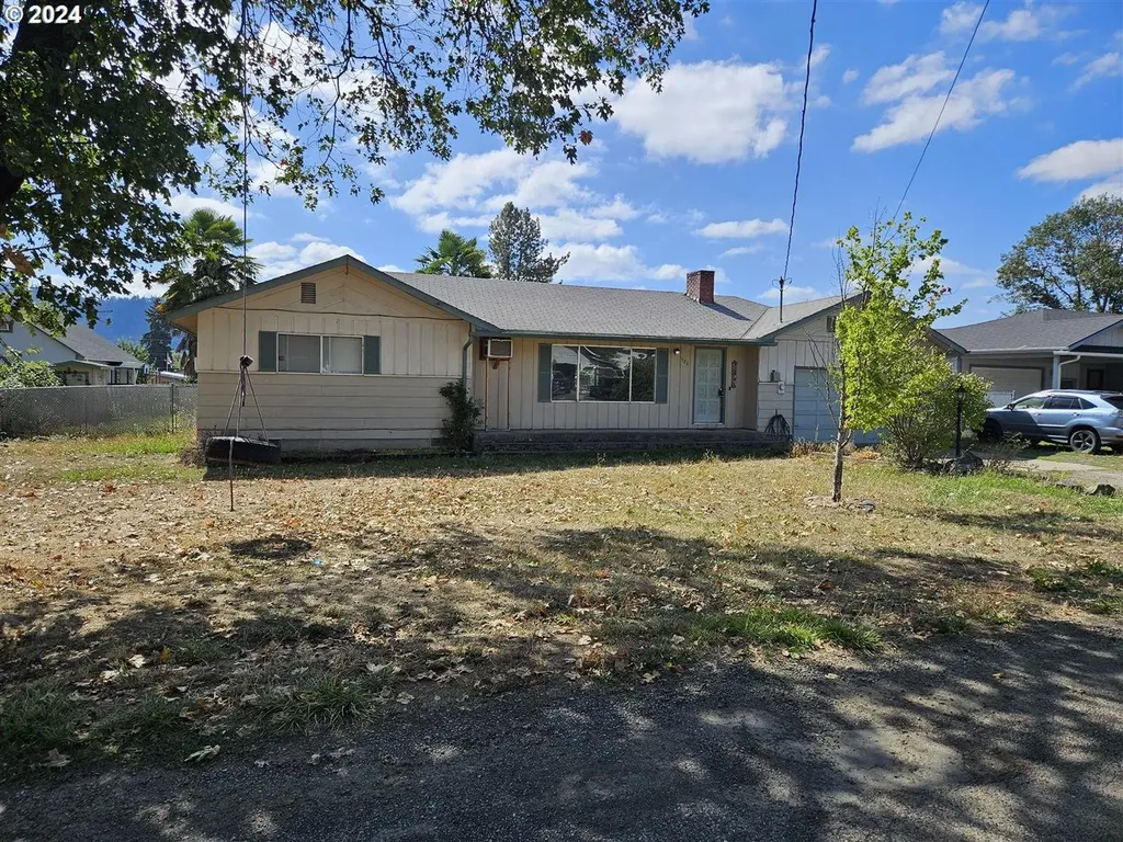 520 NW Tumlin Avenue Winston OR 97496