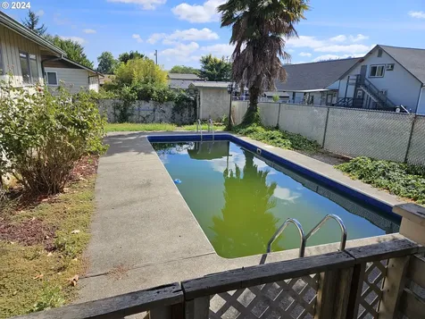 520 NW Tumlin Avenue Winston OR 97496