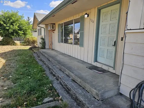 520 NW Tumlin Avenue Winston OR 97496