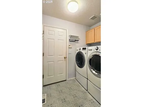 8863 SW Waverly Drive Portland OR 97224