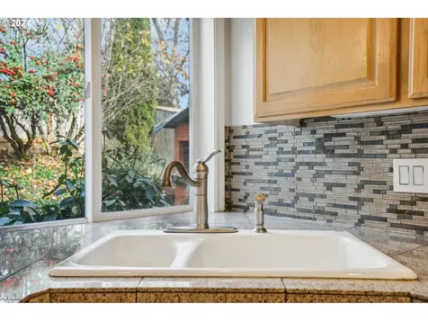 8863 SW Waverly Drive Portland OR 97224