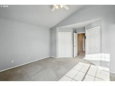 8863 SW Waverly Drive Portland OR 97224