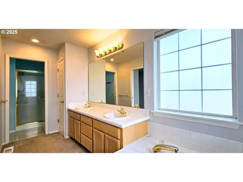 8863 SW Waverly Drive Portland OR 97224
