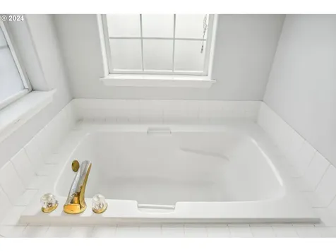 8863 SW Waverly Drive Portland OR 97224