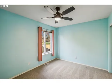 8863 SW Waverly Drive Portland OR 97224