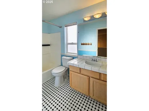 8863 SW Waverly Drive Portland OR 97224