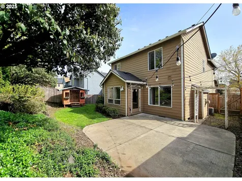 8863 SW Waverly Drive Portland OR 97224