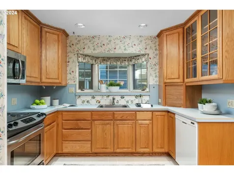 3453 NE Hassalo Street Portland OR 97232