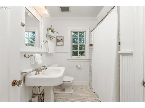 3453 NE Hassalo Street Portland OR 97232