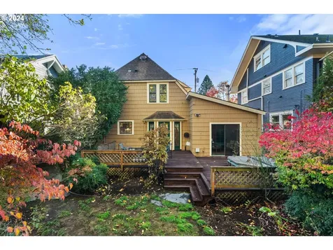 3453 NE Hassalo Street Portland OR 97232
