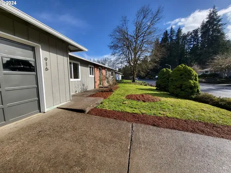 916 S R Street Cottage Grove OR 97424