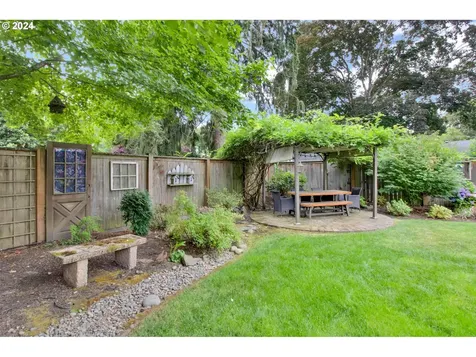 266 Lazy Avenue Eugene OR 97404