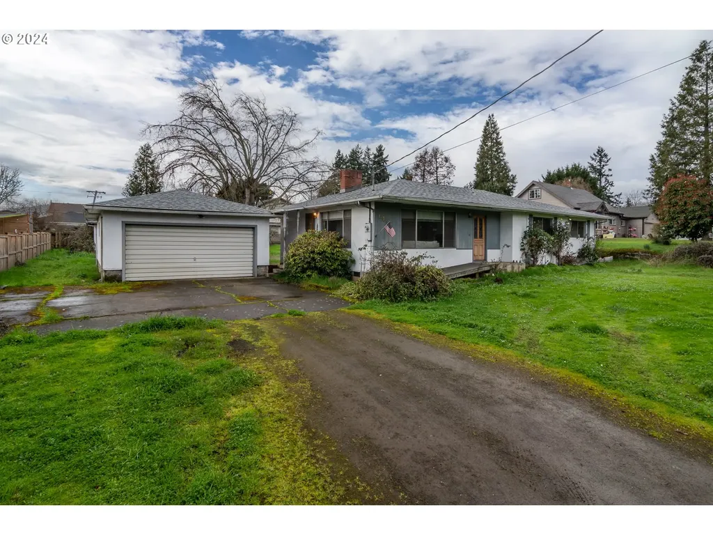 1496 Nw Beacon Street Roseburg OR 97470