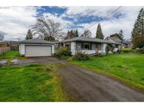 1496 Nw Beacon Street Roseburg OR 97470