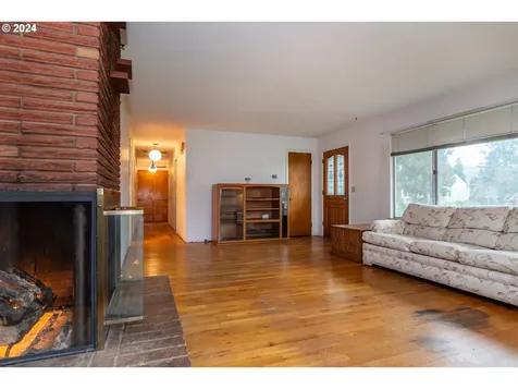 1496 Nw Beacon Street Roseburg OR 97470