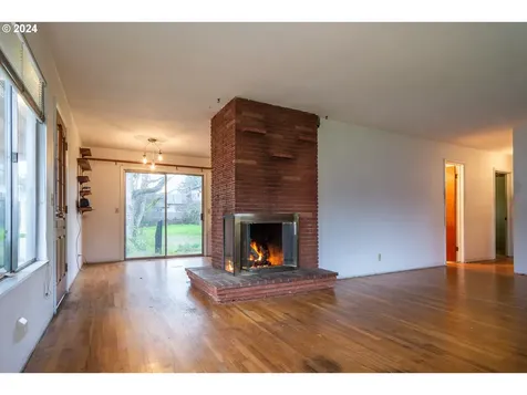 1496 Nw Beacon Street Roseburg OR 97470
