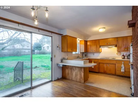 1496 Nw Beacon Street Roseburg OR 97470