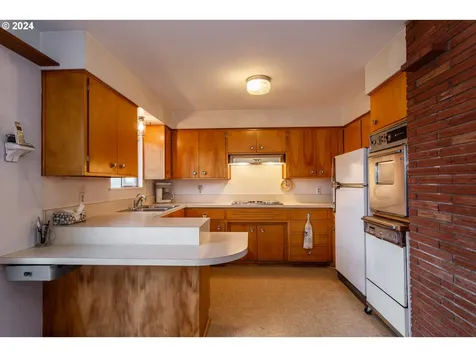 1496 Nw Beacon Street Roseburg OR 97470