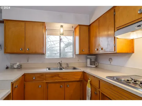 1496 Nw Beacon Street Roseburg OR 97470